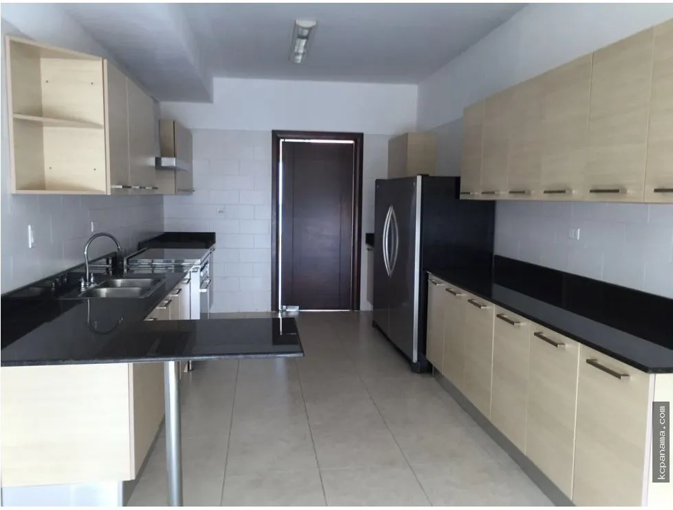 SPACIOUS APARTMENT FOR RENT IN PH MAR ABIERTO AVENIDA BALBOA