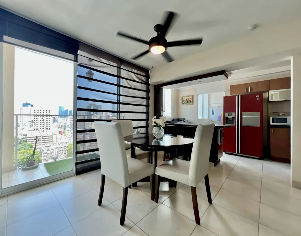 Apartamento de 2 Recámaras + Estudio en El Cangrejo