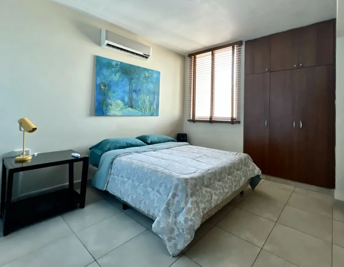 Apartamento de 2 Recámaras + Estudio en El Cangrejo