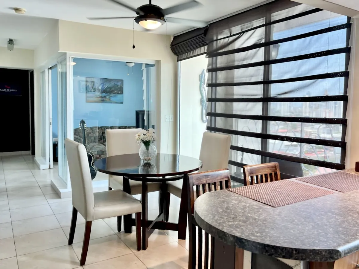 Apartamento de 2 Recámaras + Estudio en El Cangrejo