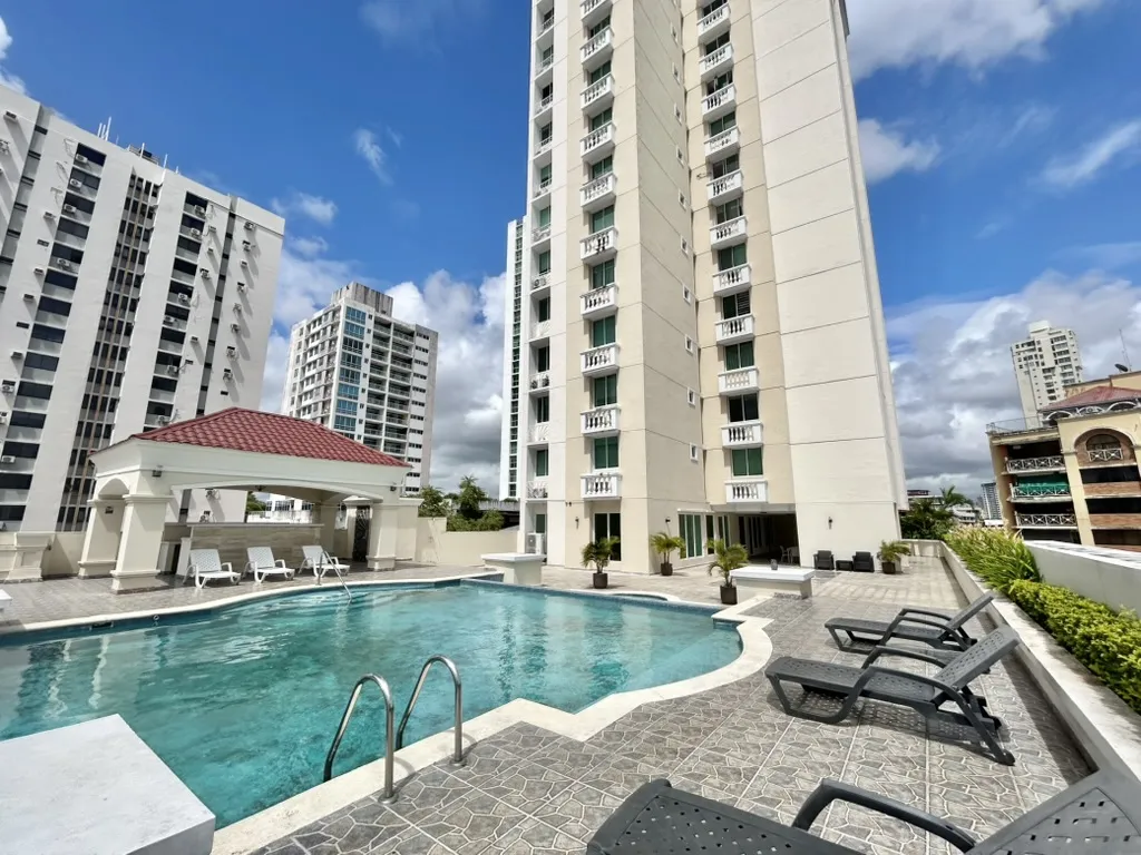 Apartamento de 2 Recámaras + Estudio en El Cangrejo