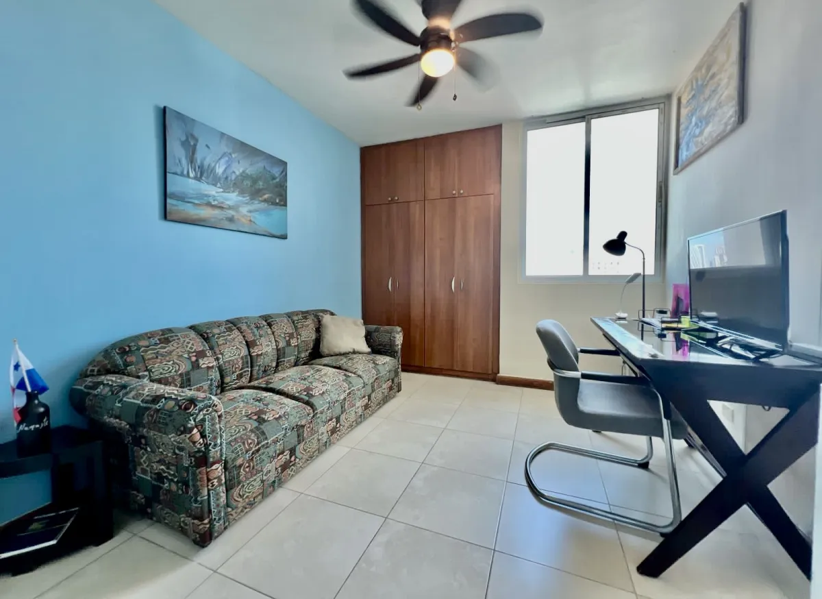 Apartamento de 2 Recámaras + Estudio en El Cangrejo