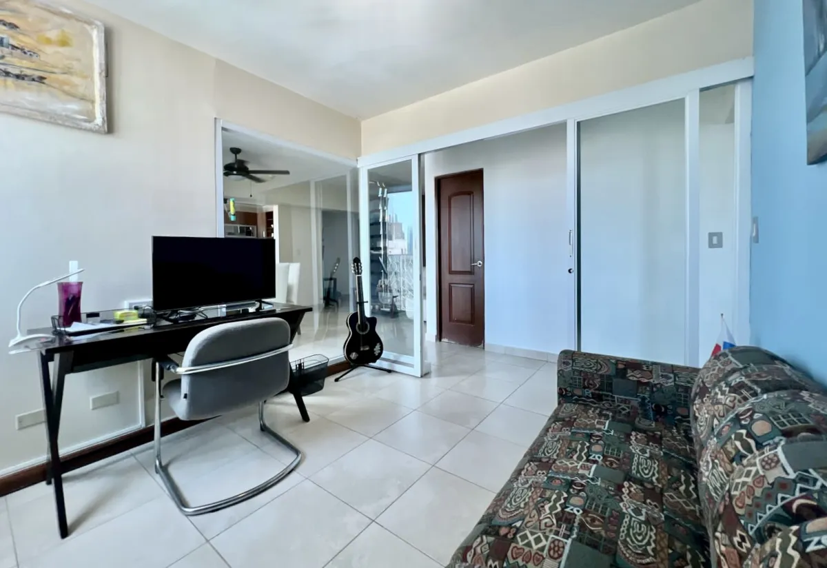 Apartamento de 2 Recámaras + Estudio en El Cangrejo