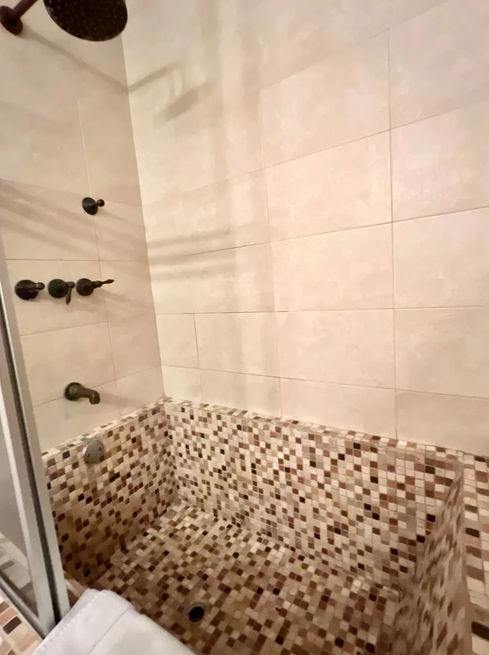 Apartamento de 2 Recámaras + Estudio en El Cangrejo