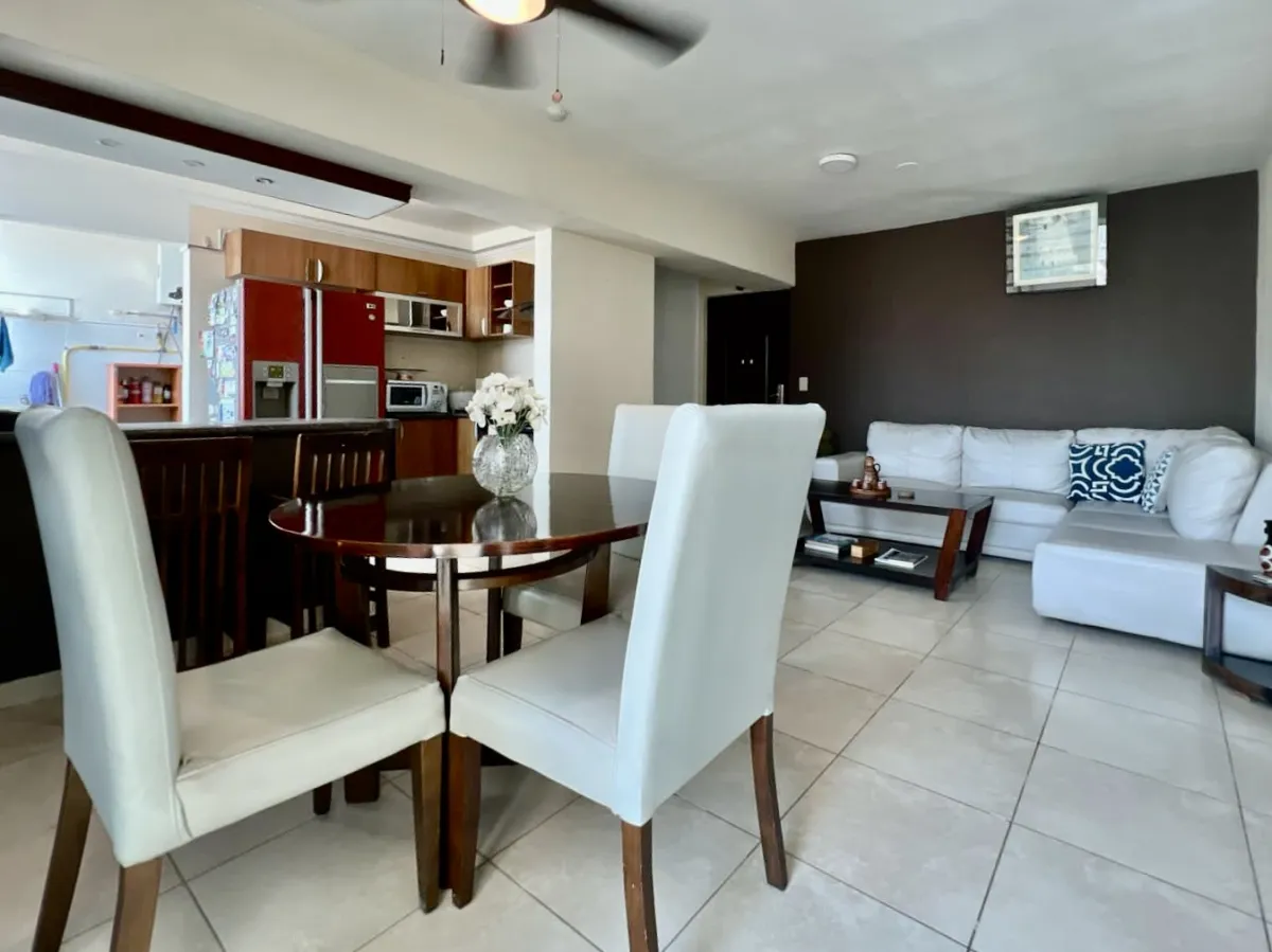 Apartamento de 2 Recámaras + Estudio en El Cangrejo