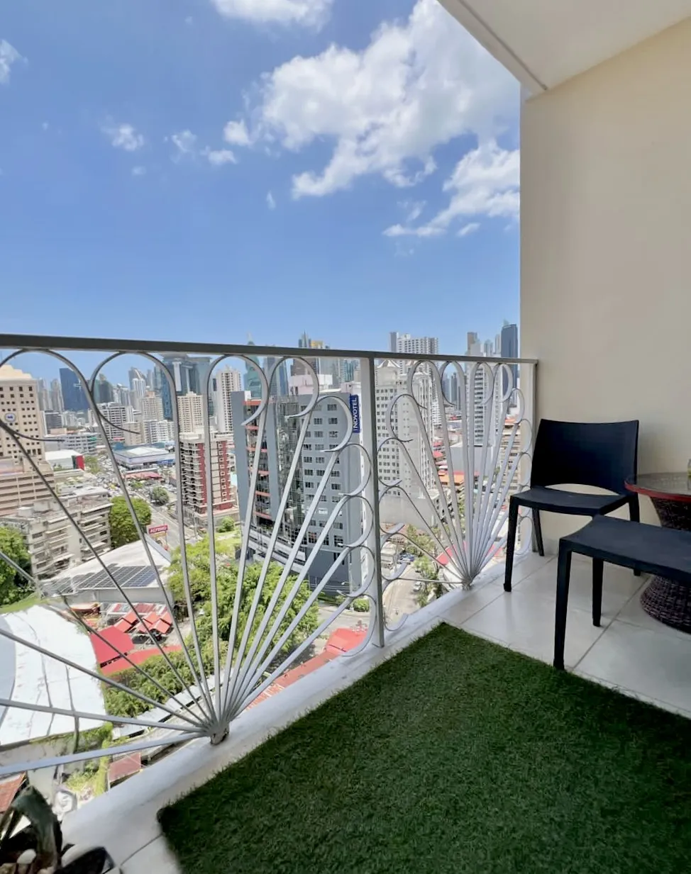 Apartamento de 2 Recámaras + Estudio en El Cangrejo