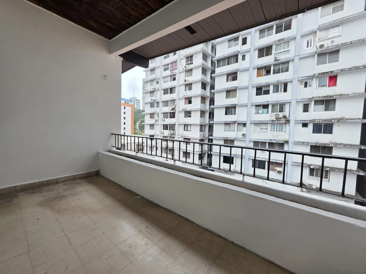Venta de apartamento en PH Azucenas, El Cangrejo
