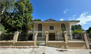 Venta de casa de 2 niveles en Diablo, Ancón. MY