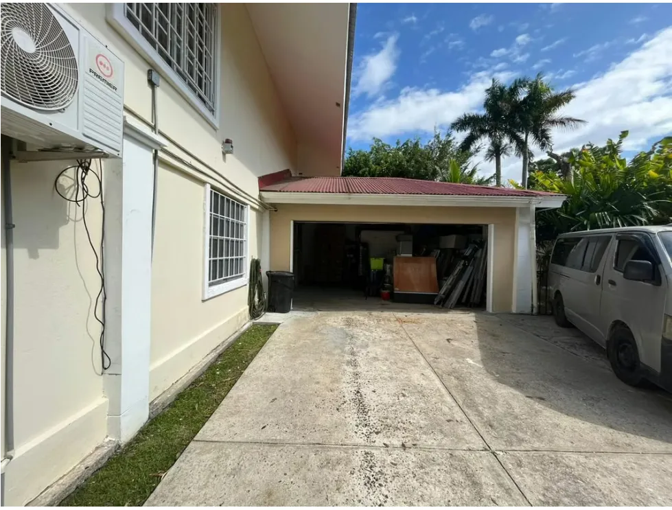 Venta de casa de 2 niveles en Diablo, Ancón. MY