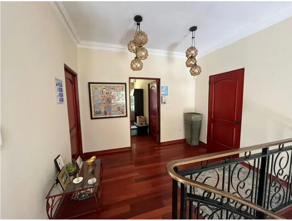 Venta de casa de 2 niveles en Diablo, Ancón. MY
