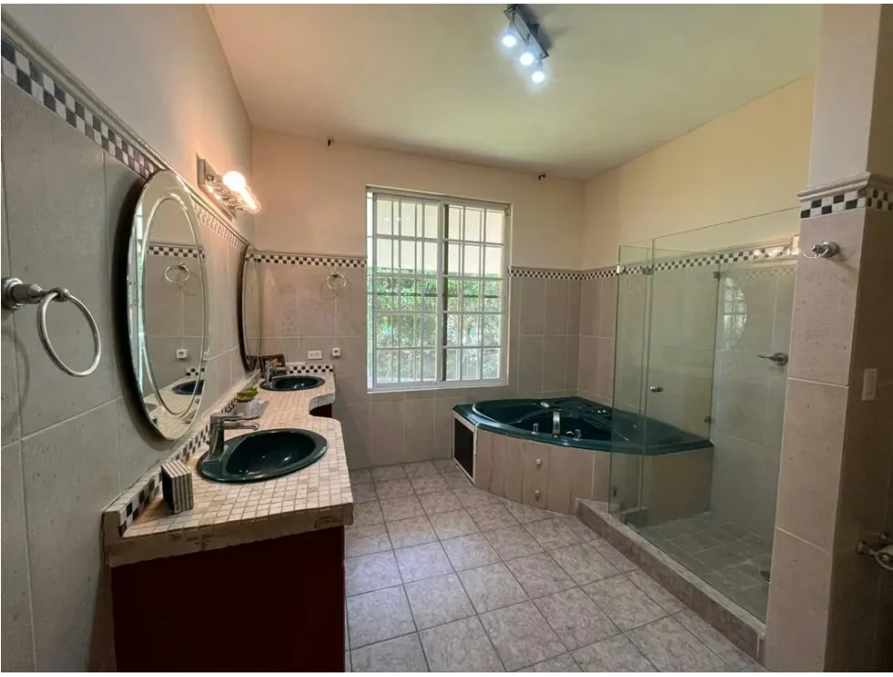 Venta de casa de 2 niveles en Diablo, Ancón. MY