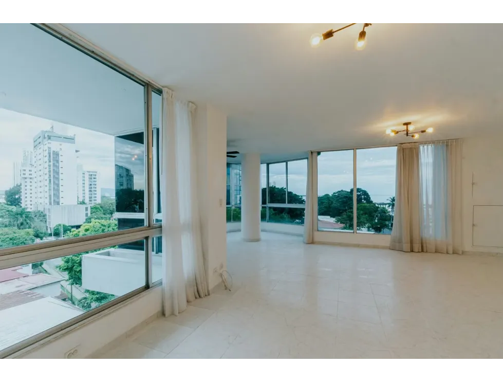 Alquiler de apartamento en PH St. Angelo, Coco del Mar. MY