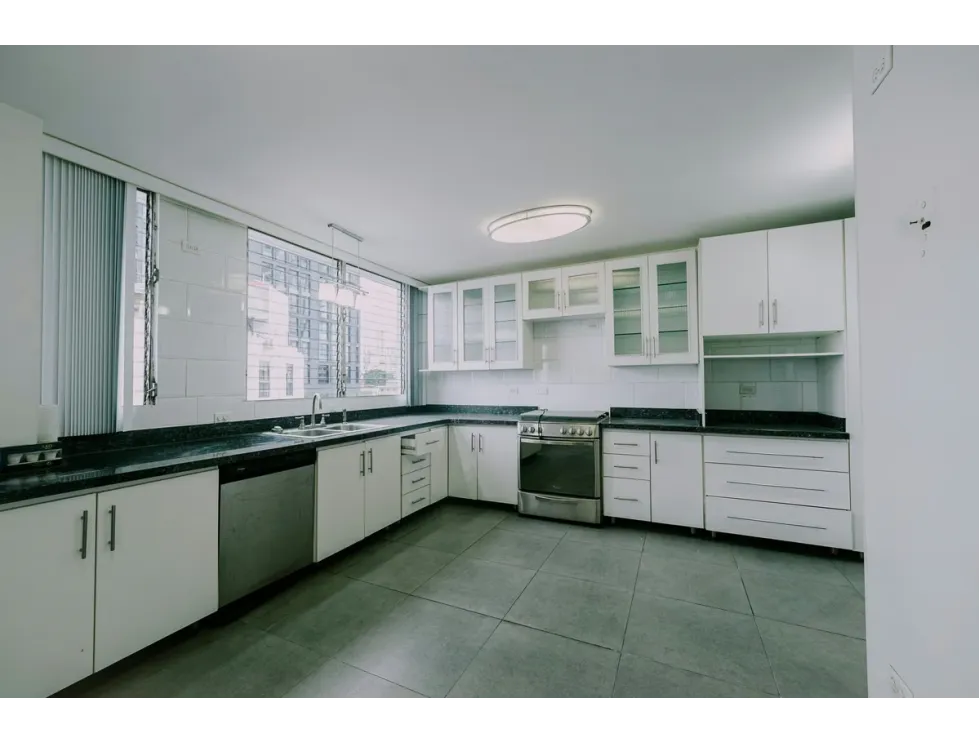 Alquiler de apartamento en PH St. Angelo, Coco del Mar. MY