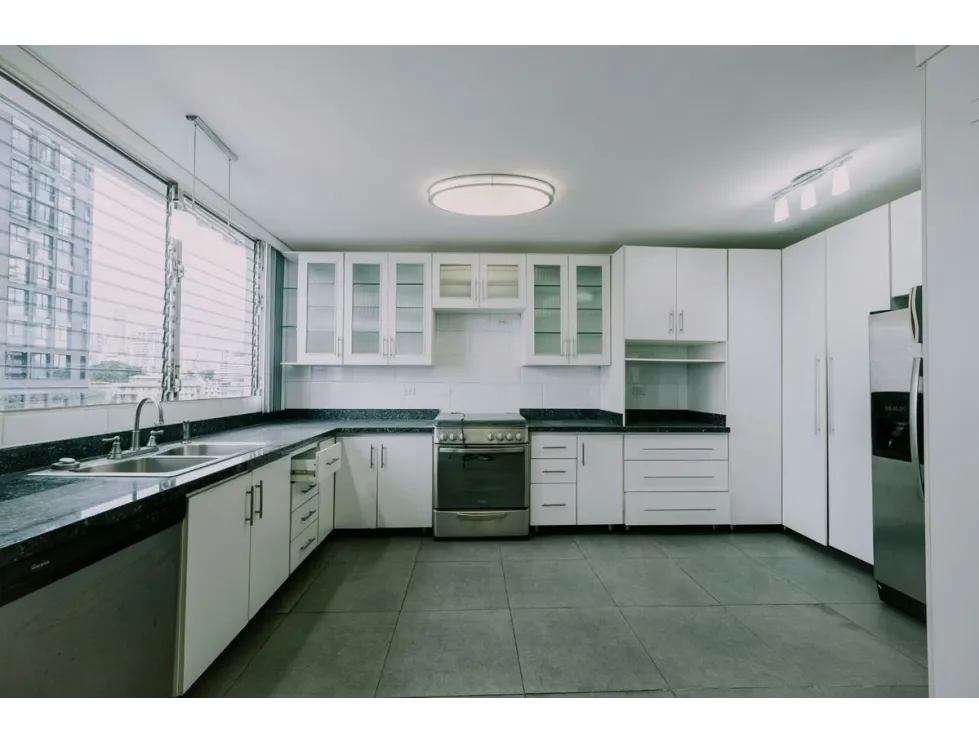 Alquiler de apartamento en PH St. Angelo, Coco del Mar. MY