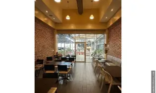 Se vende Local en Pueblo Nuevo amoblado