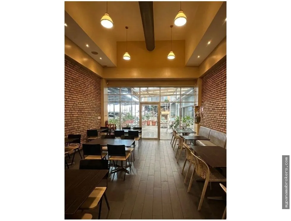 Se vende Local en Pueblo Nuevo amoblado