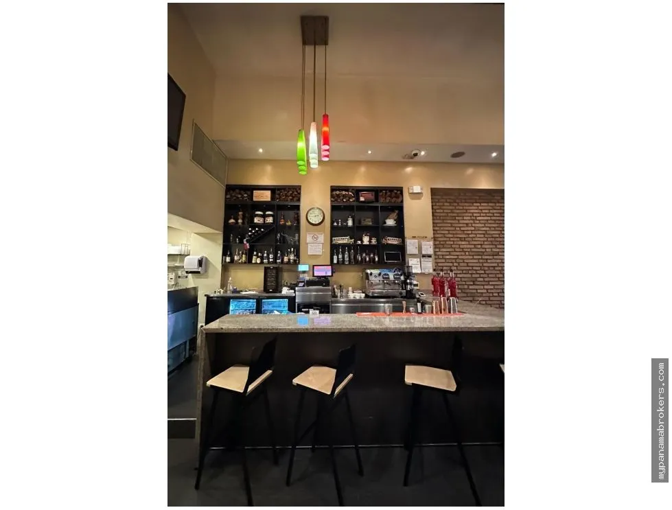 Se vende Local en Pueblo Nuevo amoblado