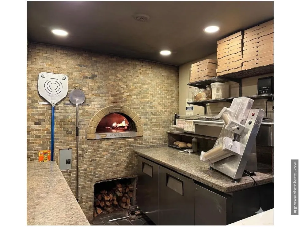 Se vende Local en Pueblo Nuevo amoblado