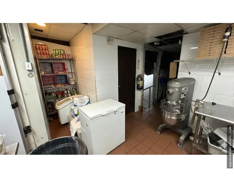 Se vende Local en Pueblo Nuevo amoblado