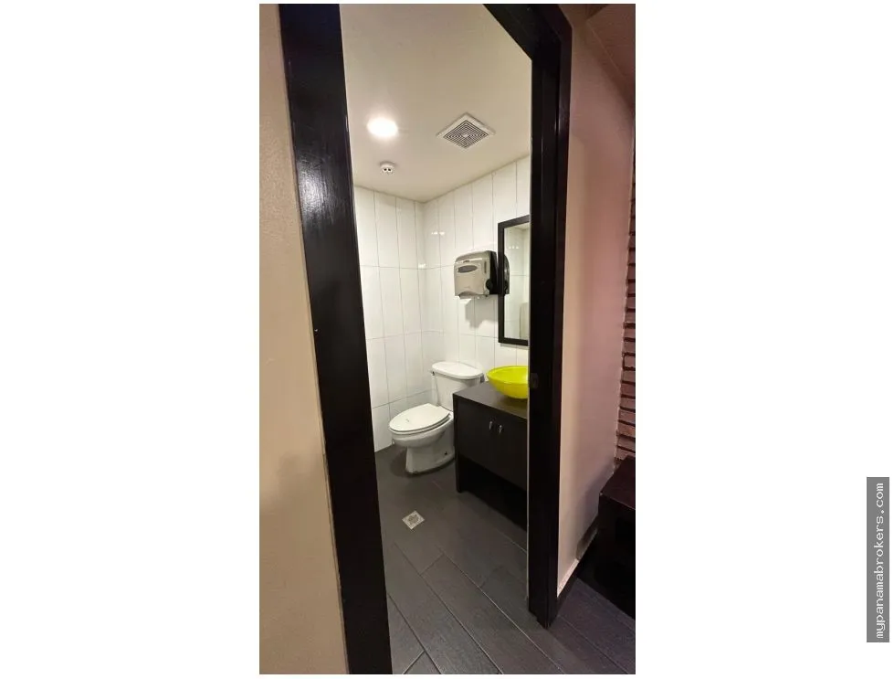 Se vende Local en Pueblo Nuevo amoblado