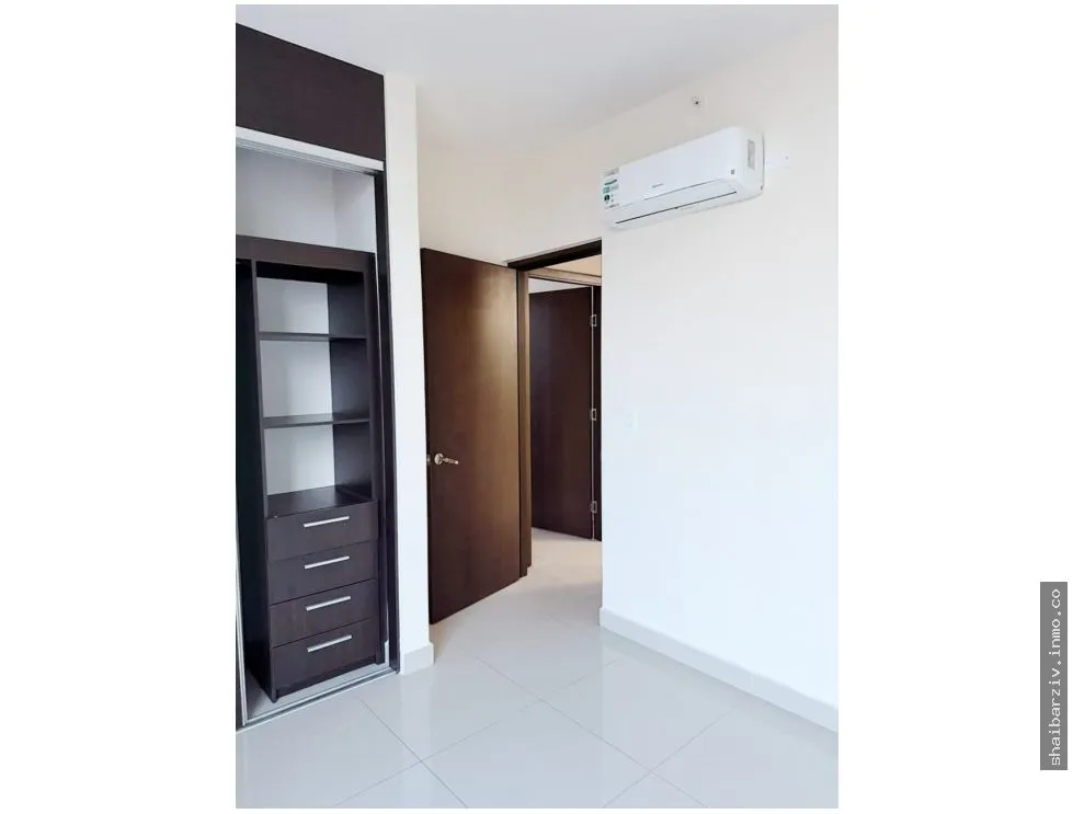 Appartement à Via Espana à louer