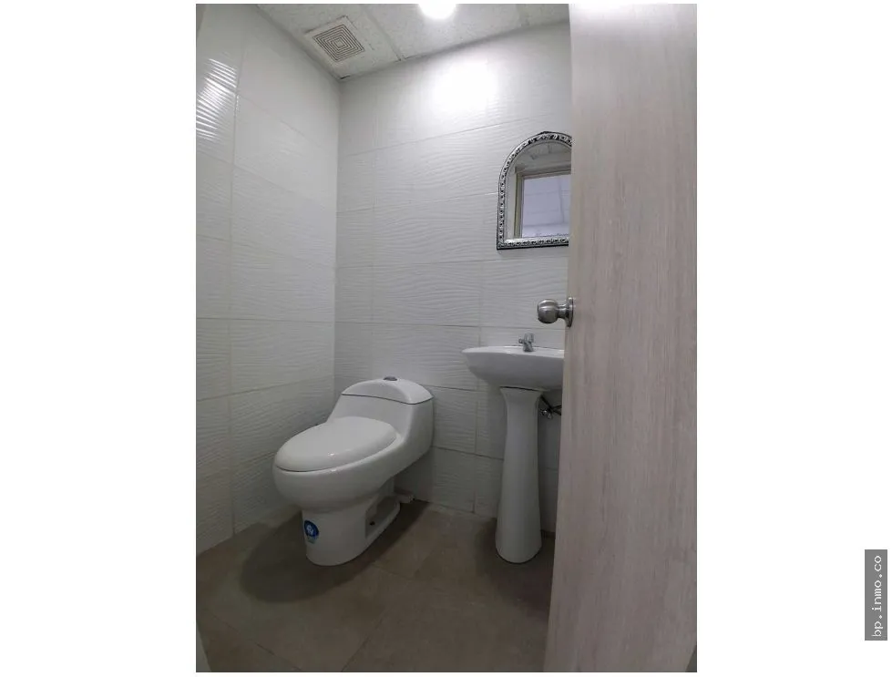 FOR RENT: 90 m² Commercial Space in Punta Paitilla