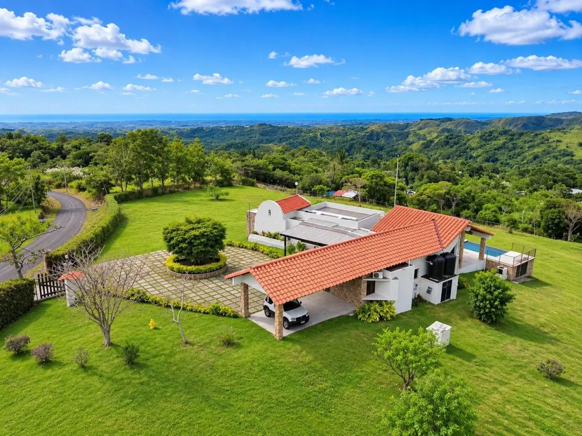 Espectacular Casa de Montaña | Piscina Climatizada y 15,269 m² en La Laguna