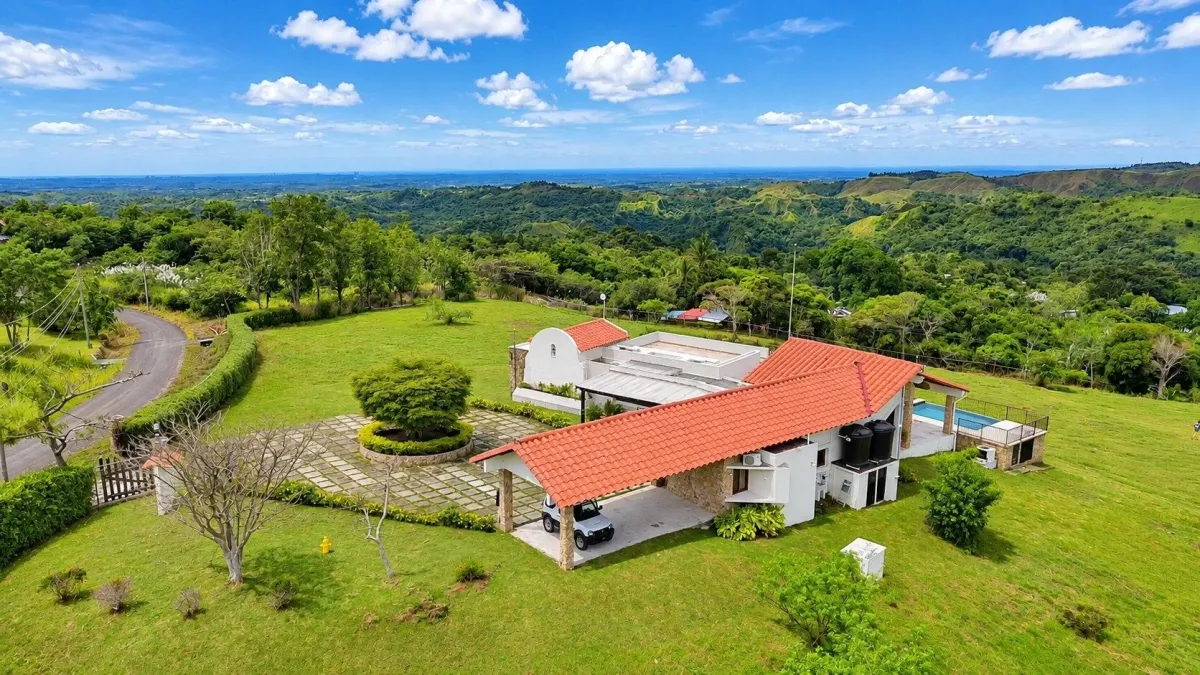 Espectacular Casa de Montaña | Piscina Climatizada y 15,269 m² en La Laguna