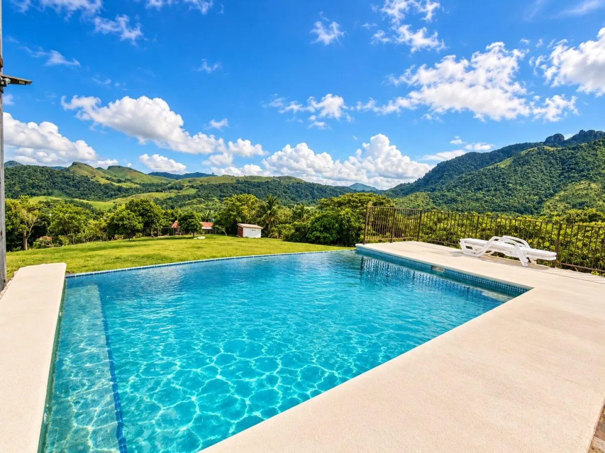 Espectacular Casa de Montaña | Piscina Climatizada y 15,269 m² en La Laguna
