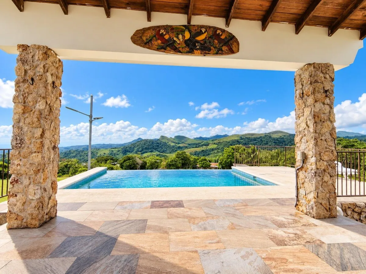 Espectacular Casa de Montaña | Piscina Climatizada y 15,269 m² en La Laguna