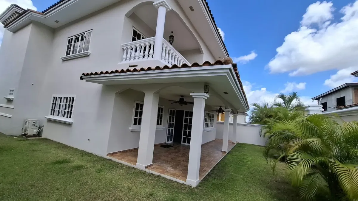 RAINFOREST VILLA CASA EN VENTA/ LAS HUACAS