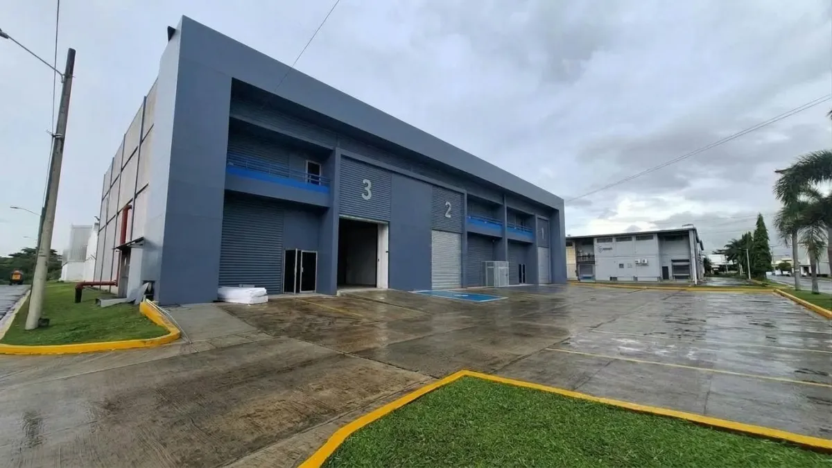Juan Díaz Warehouse Available