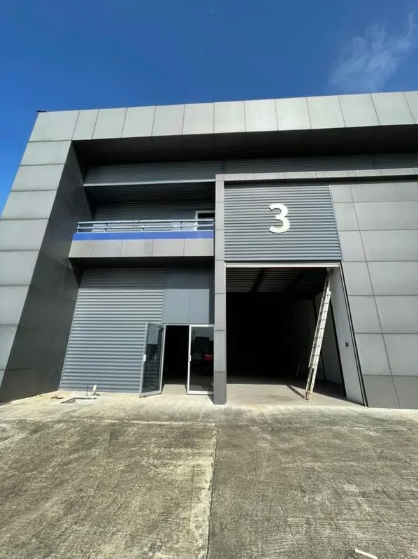 Juan Díaz Warehouse Available