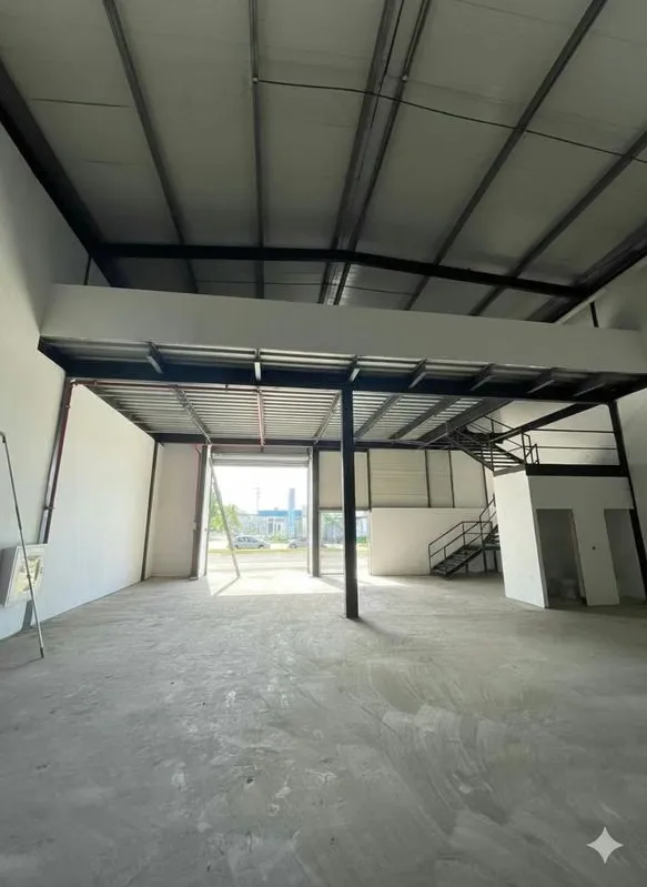 Juan Díaz Warehouse Available