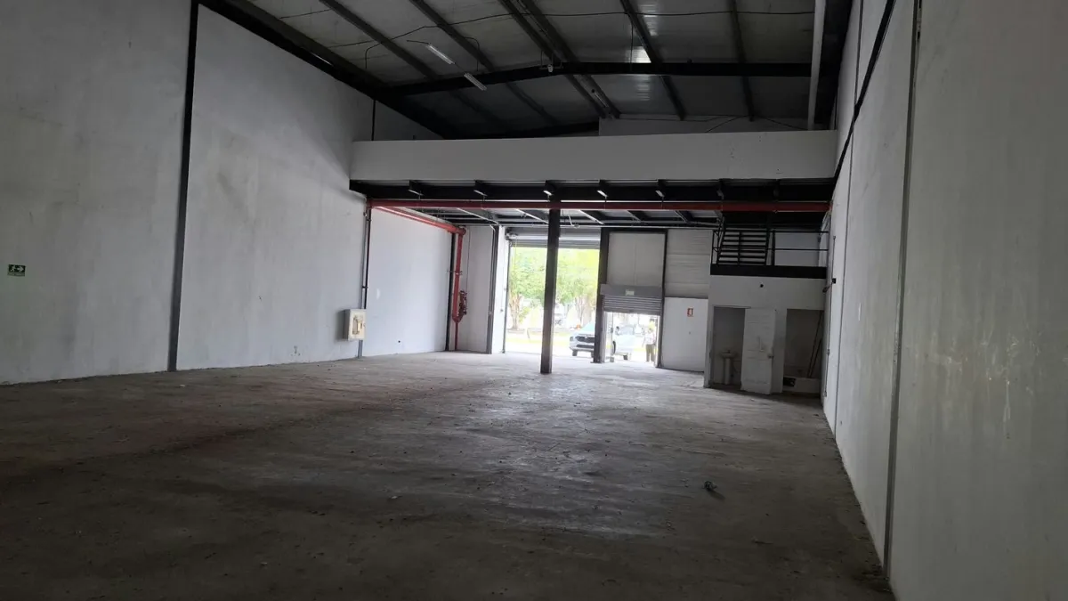 Juan Díaz Warehouse Available