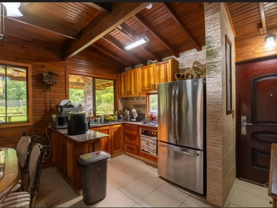 RANCH-STYLE HOUSE FOR SALE IN ANTON VALLEY, COCLÉ