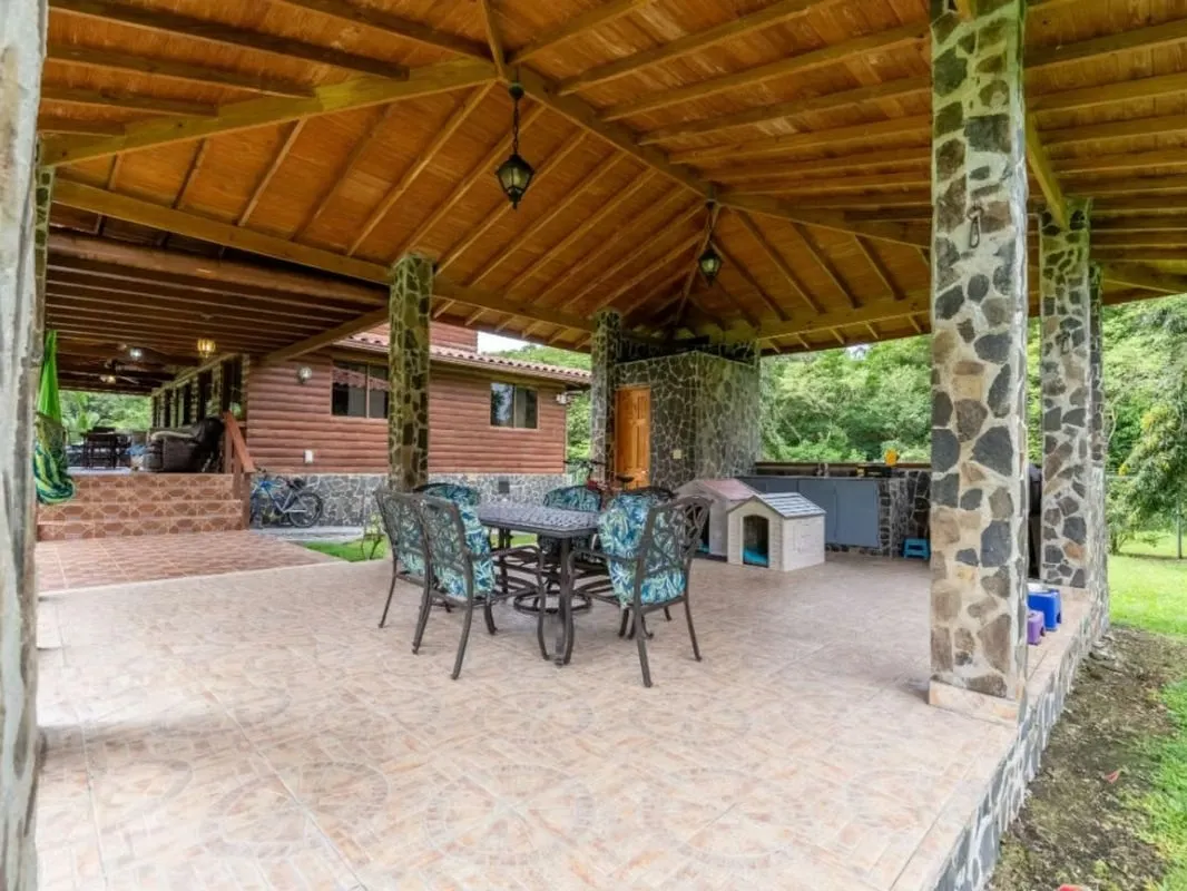 RANCH-STYLE HOUSE FOR SALE IN ANTON VALLEY, COCLÉ