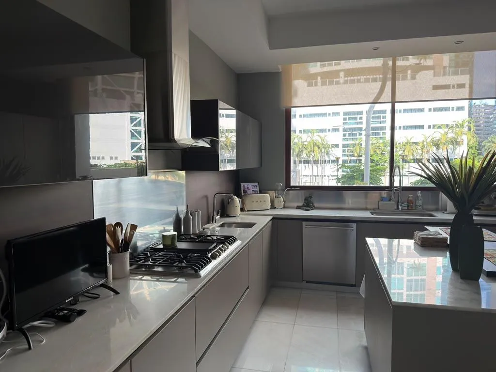 Venta de Apartamento Lujoso Amoblado en Punta Pacífica