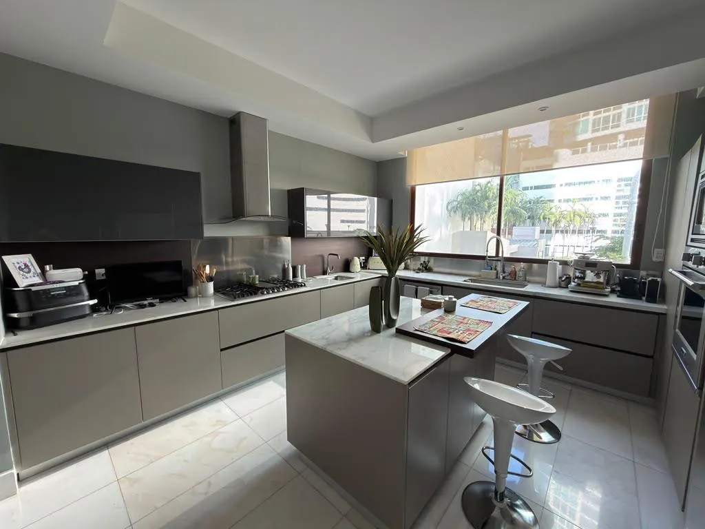 Venta de Apartamento Lujoso Amoblado en Punta Pacífica