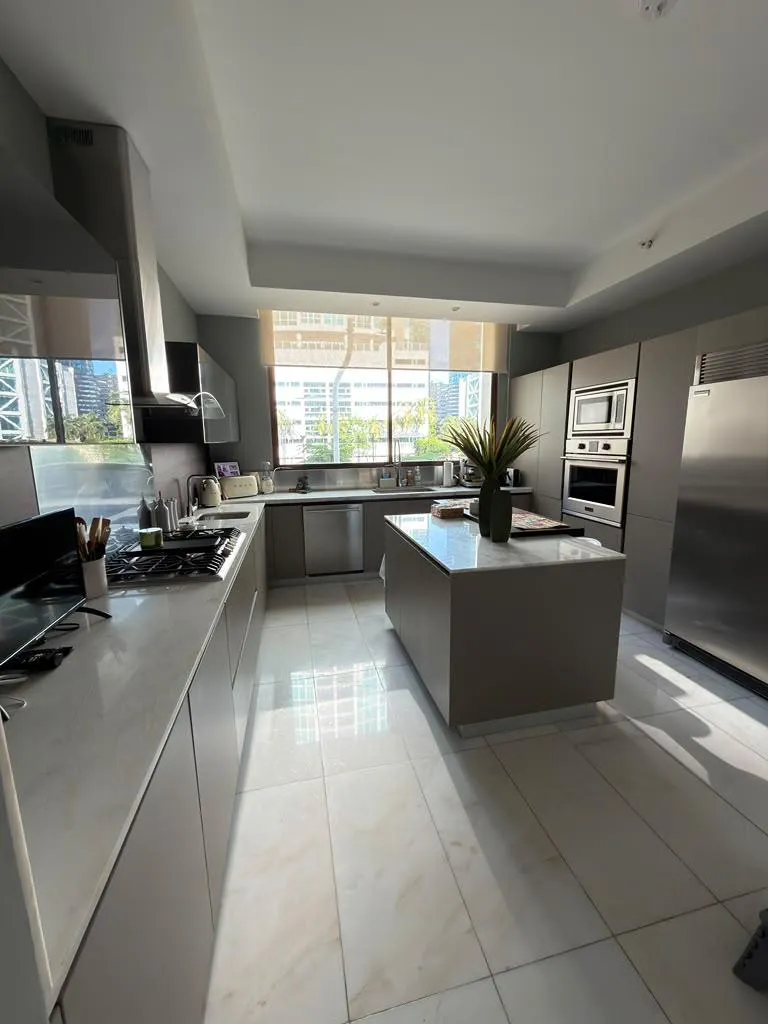 Venta de Apartamento Lujoso Amoblado en Punta Pacífica