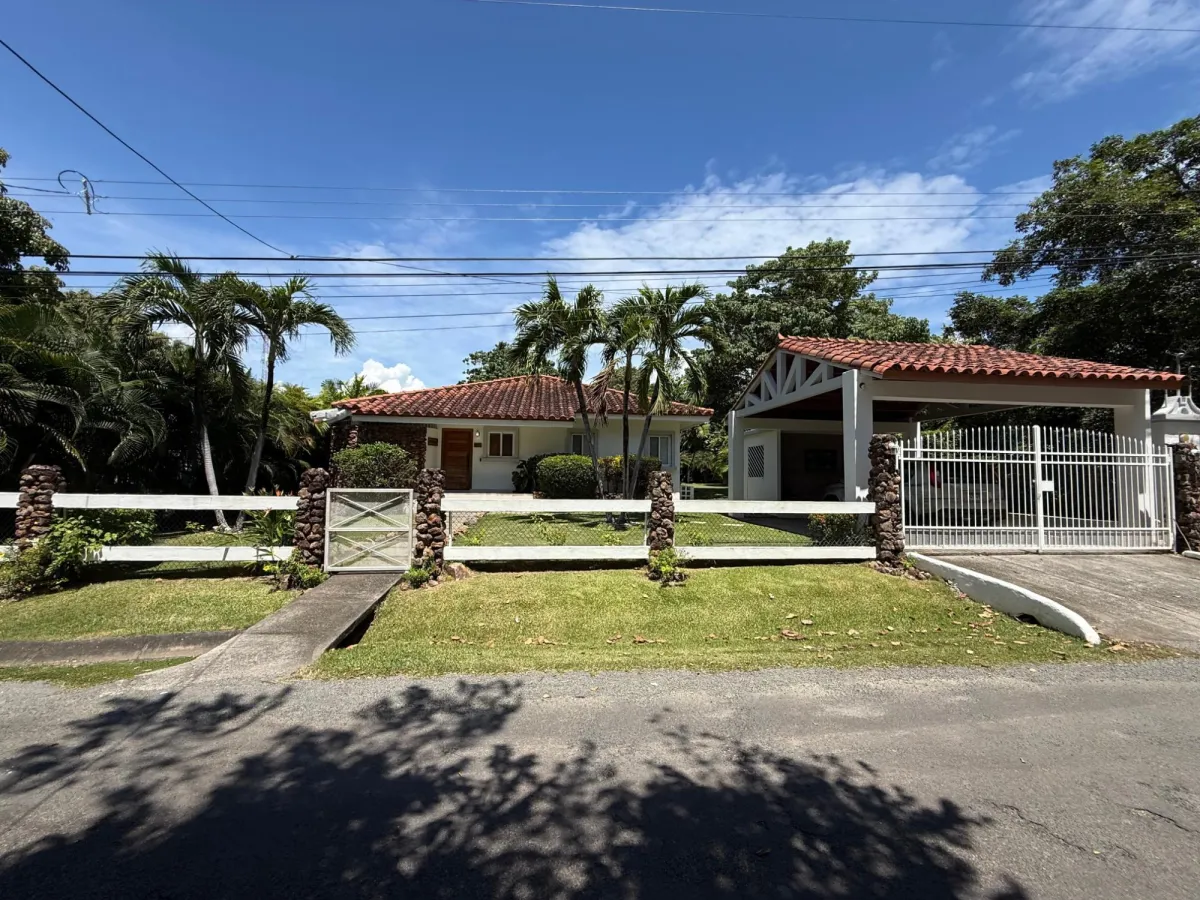 Casa con Piscina en Coronado Golf | Amoblada y Equipada