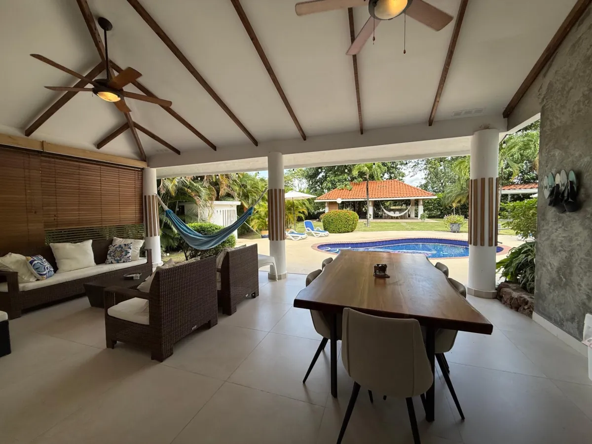 Casa con Piscina en Coronado Golf | Amoblada y Equipada