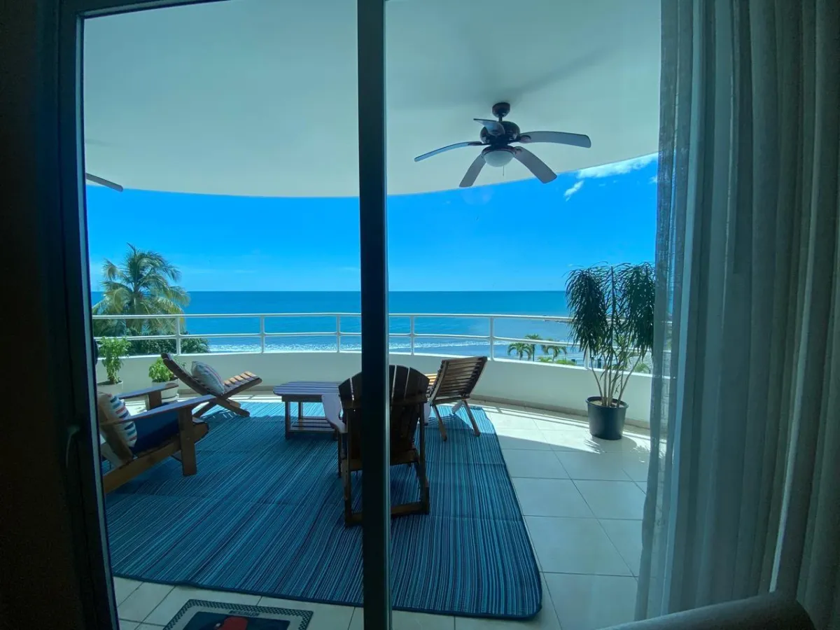Oceanfront Apartment in Coronado Bay