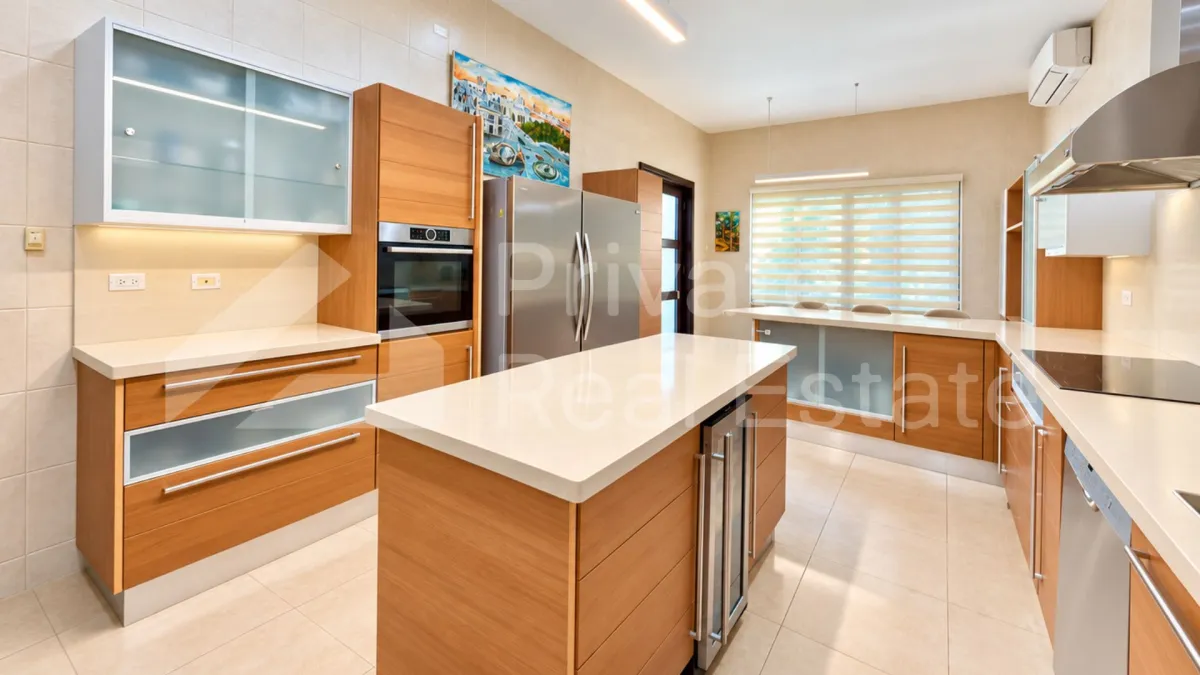 4-Bedroom Single-Family Home in Costa del Este, Toscana