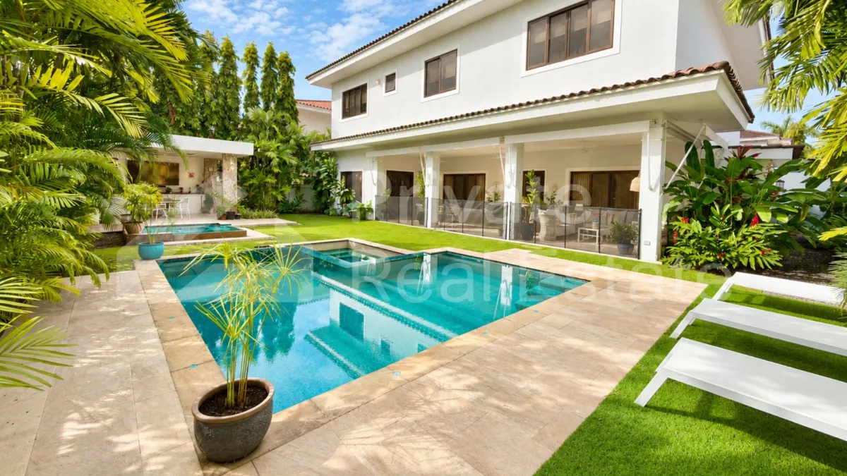 4-Bedroom Single-Family Home in Costa del Este, Toscana